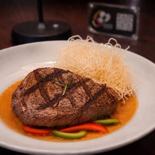 Filet Mignon with Panang Curry Sauce (8 oz)