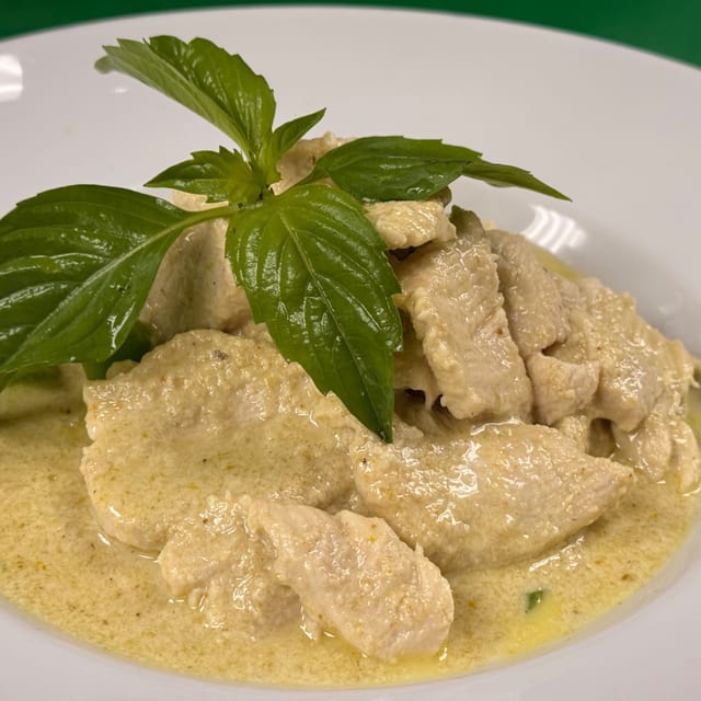 L Green Curry.